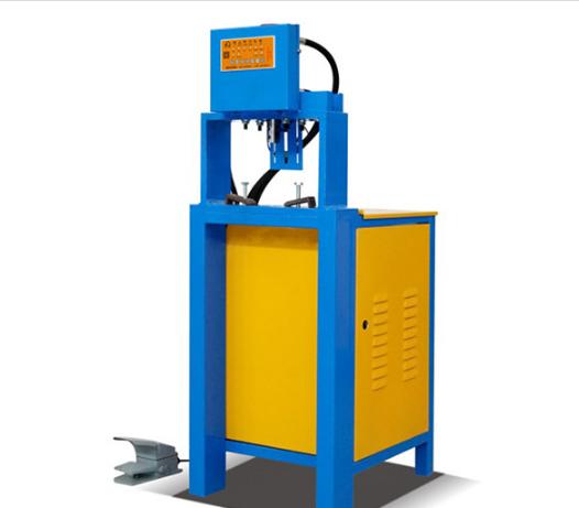  全自动液压冲孔机特点